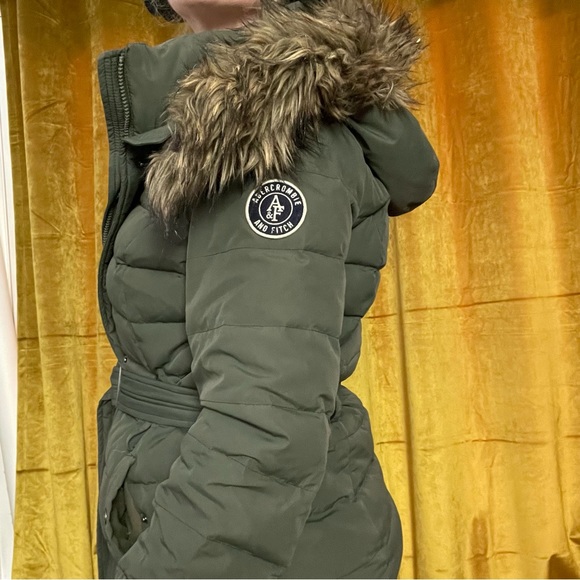 Abercrombie & Fitch puffer jacket with fur lined hood and belt - Picture 5 of 5